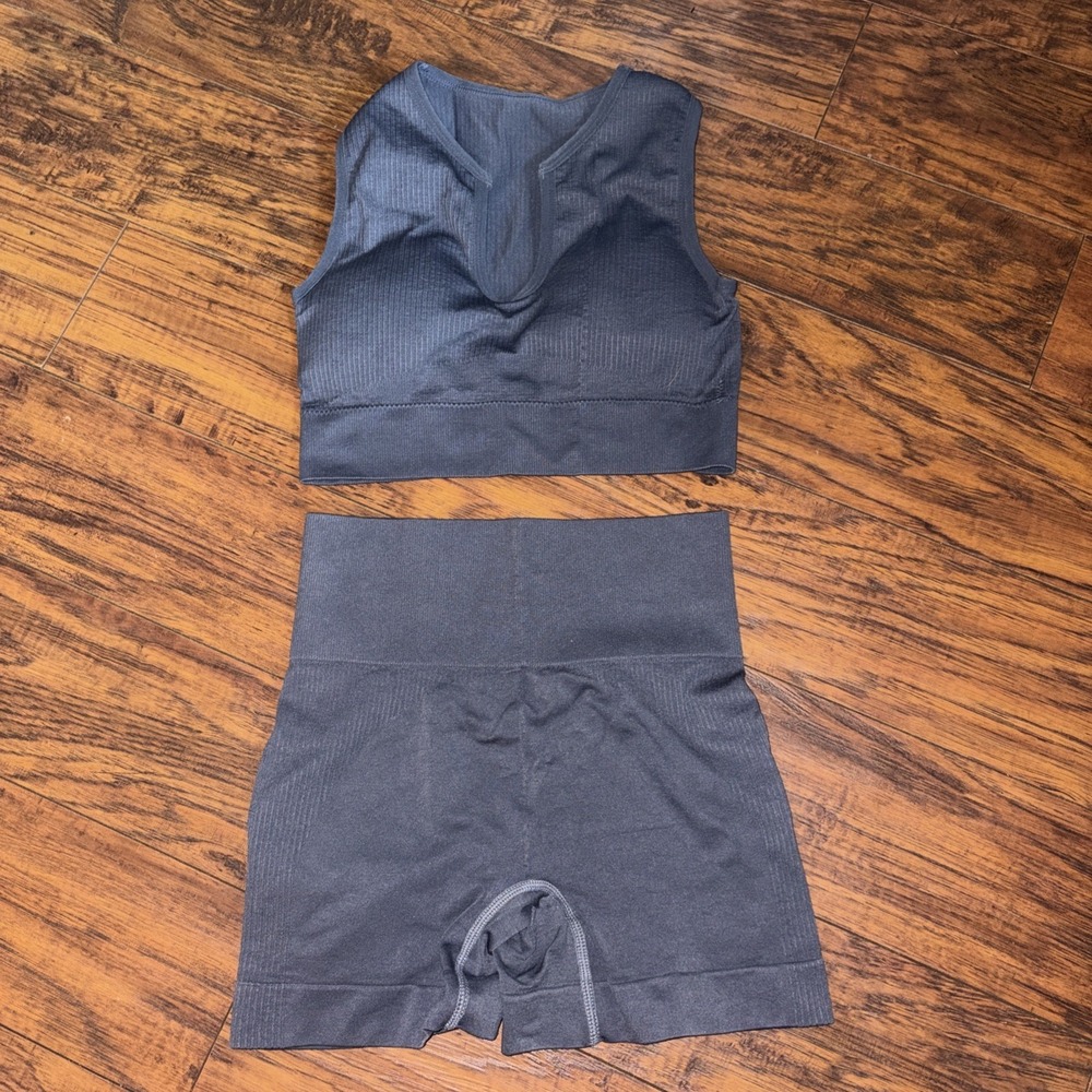 Activewear Set -Bra Yoga fitness, Butt Lifting High Waist Shorts Gray - Med - Picture 1 of 2